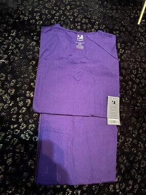 Dagacci NWT Purple Scrub Set - V-Neck Top & Pants